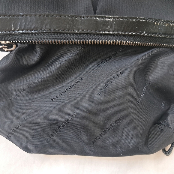 Burberry Black Clutch Sleek Compact Design - Picture 12 of 16